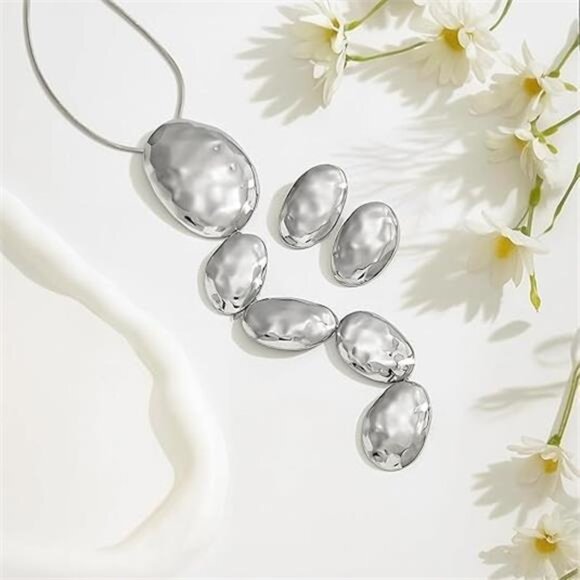 Oversized Hammered Gold Statement Set β Chunky Dangle Earrings - Picture 4 of 5